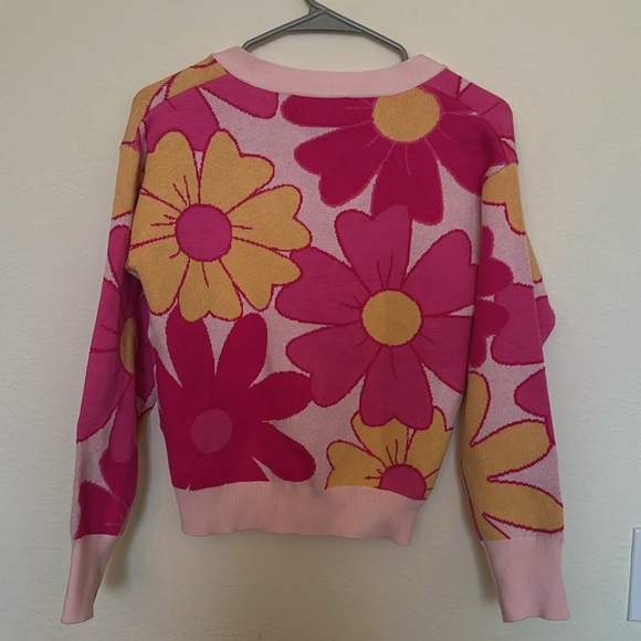 Willow & Wind Flower Print Button Down Cardigan 🌸🌼 - Picture 2 of 3